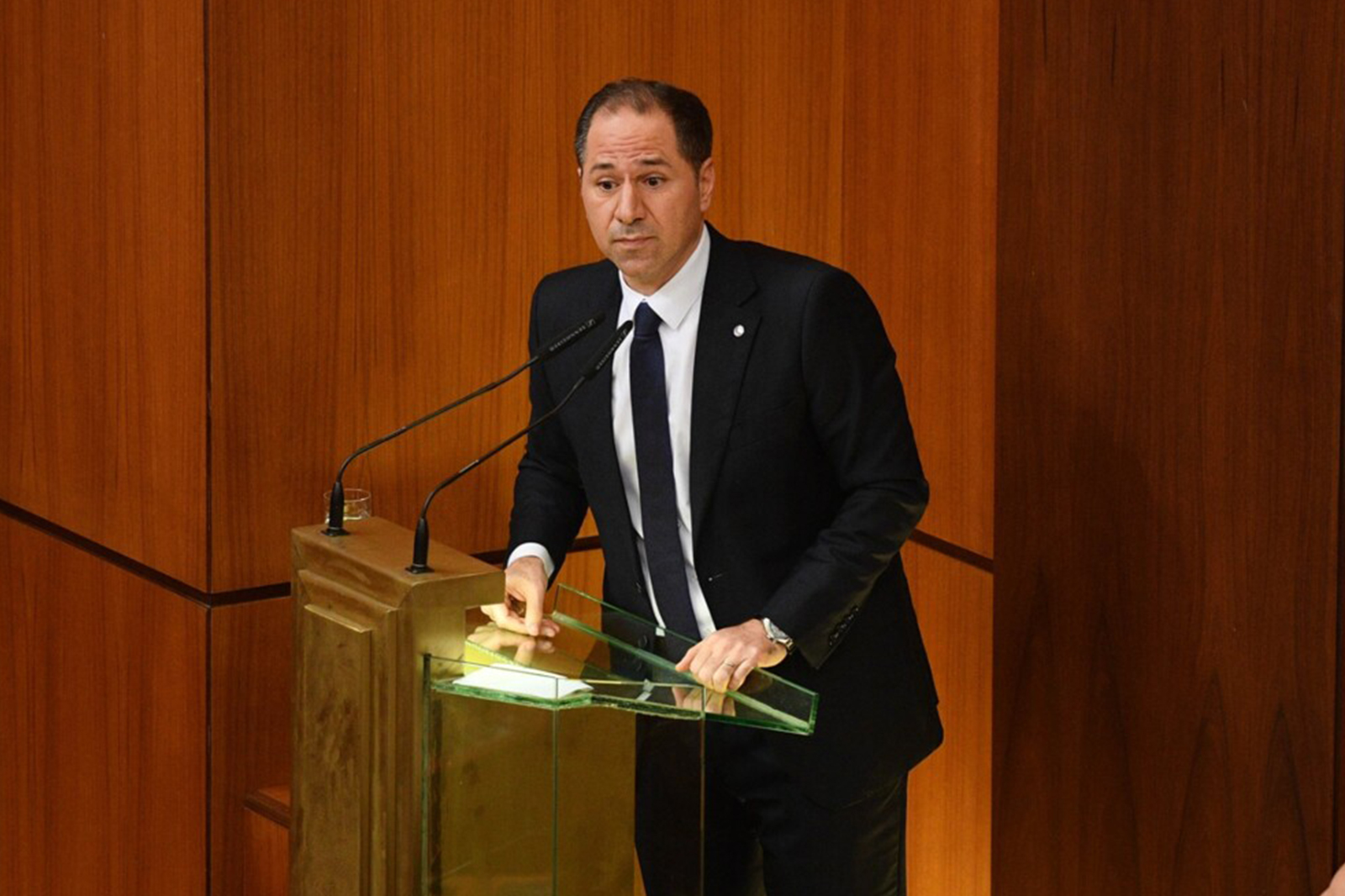 خلال جلسة مناقشة البيان الوزاري: نريد مؤتمر مصارحة ومصالحة يتساوى فيه اللبنانيون بتعدّديتهم ليكون للجميع قصة لبنانية واحدة تفاديًا لتجدّد الحروب والأزمات