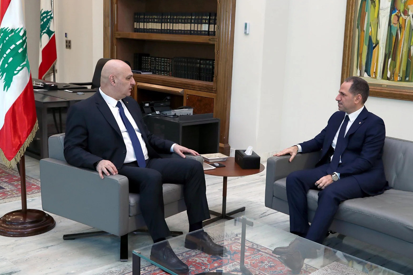 من القصر الجمهوري: كلّ كلامنا الإيجابي والمنفتح يُواجَه بحركات كالتي رأيناها ليلًا في شوارع بيروت ومن لا يقبل الإمتيازات لغيره يجب ألّا يقبلها لنفسه